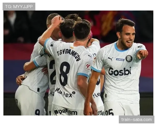 德布劳内 vs 哈维：时代中场的风格对比